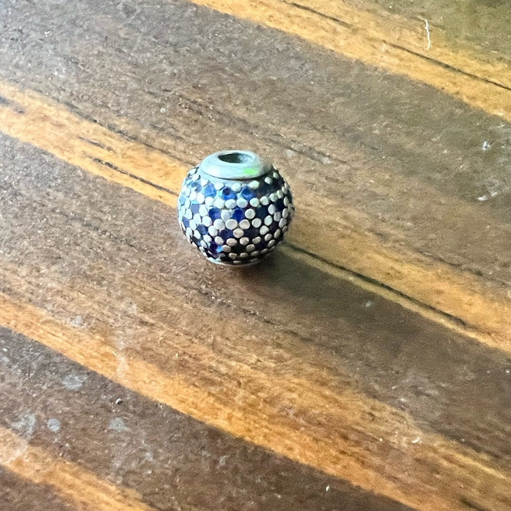 Pandora Essence Peace Charm *discontinued*